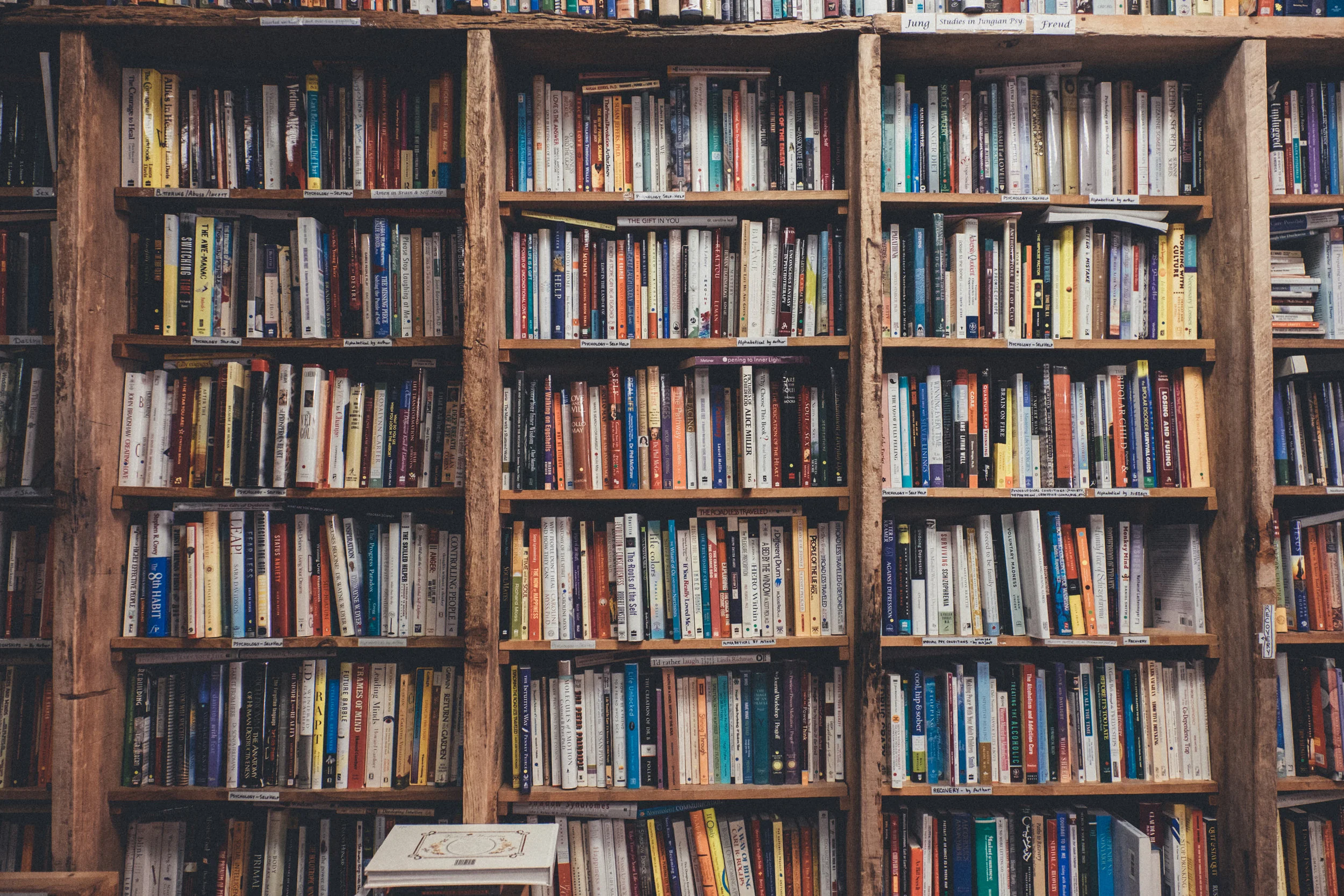 Полки с книгами Винтаж